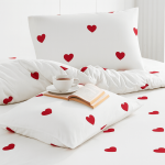 Lenjerie de pat din hasse dens cu inimioare albe – set de 5 piese